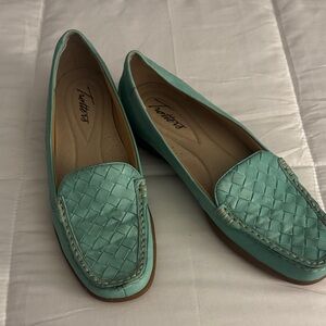 Trotters Women's Aqua Woven Flats